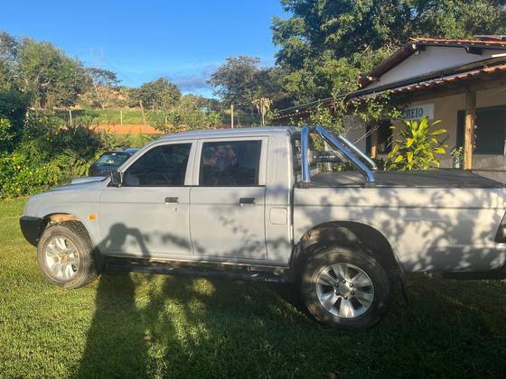 MITSUBISHI L200 2.5 GL 4X4 CD 8V TURBO DIESEL 4P MANUAL MITSUBISHI L200 2.5 GL 4X4 CD 8V TURBO DIESEL 4P MANUAL